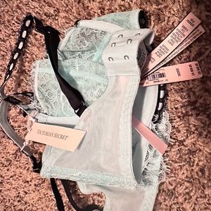 Victoria secret 32ddd bra.. lace…